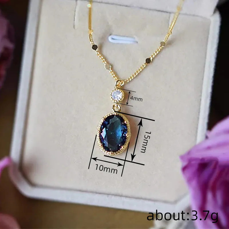Gold geometric French retro fashion necklace for women and men.