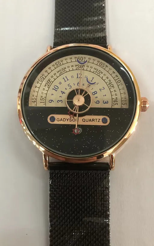 Men's gold sports watch with round 40mm dial, leather strap and onion crown