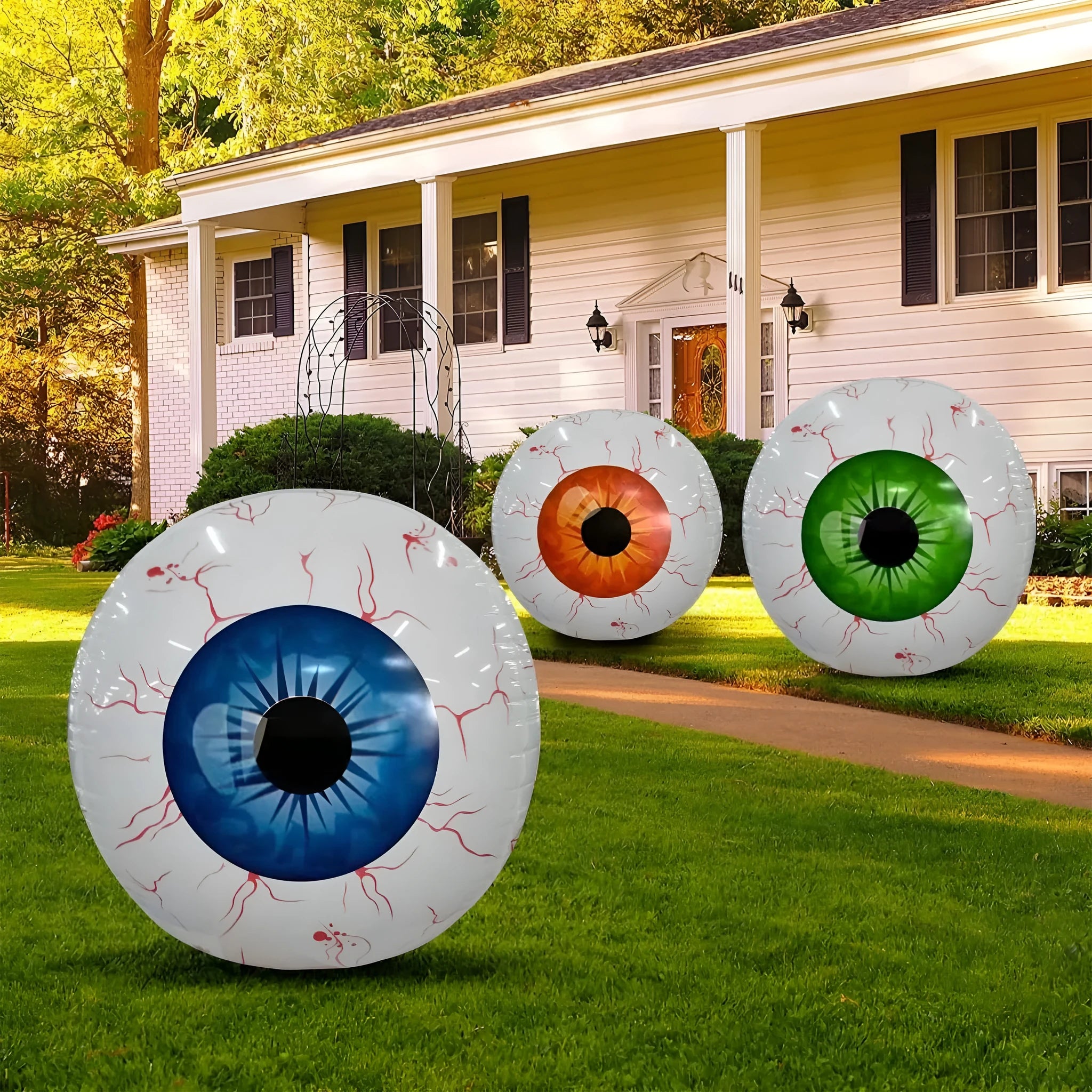 Green Halloween eyeball balloon with red bloodshot veins, shown inflated to 40cm diameter.