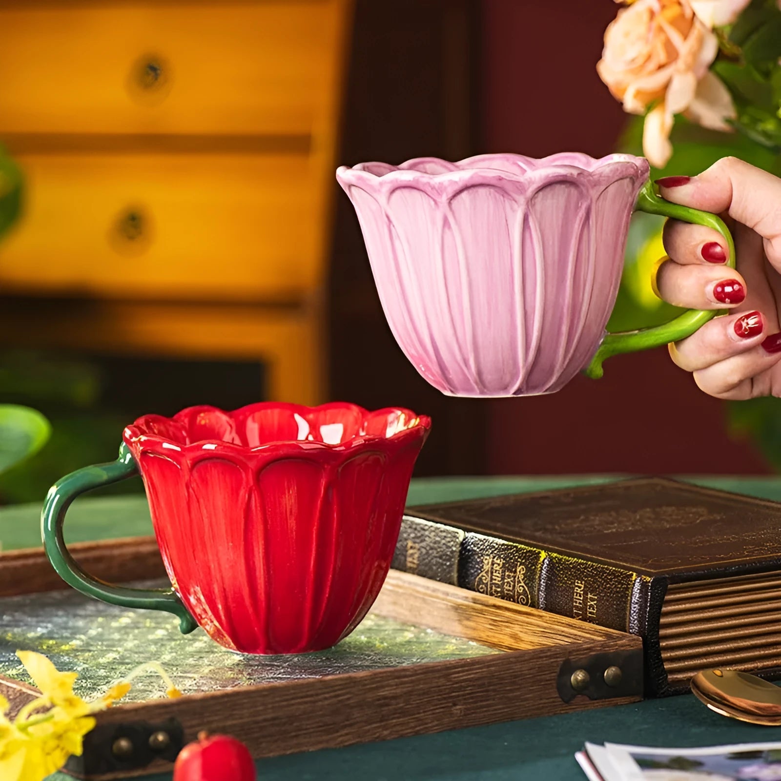 Ceramic breakfast cup with floral pattern, 500ml capacity, in red or purple pastoral style.