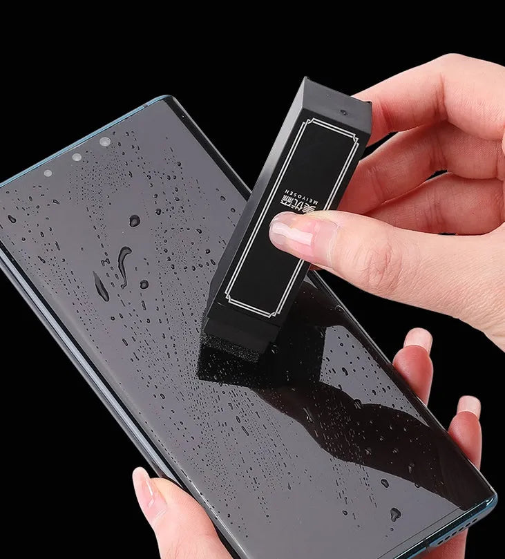 Pack of 40 disposable screen cleaning wipes for mobile phone decontamination