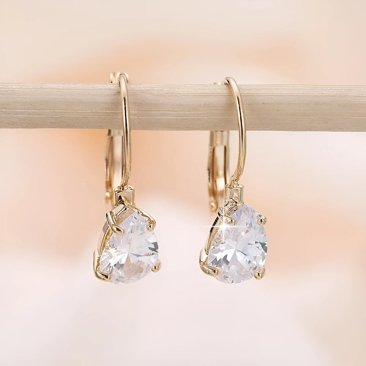Women's drop-shaped copper earrings with gem inlay in gold and platinum colour options