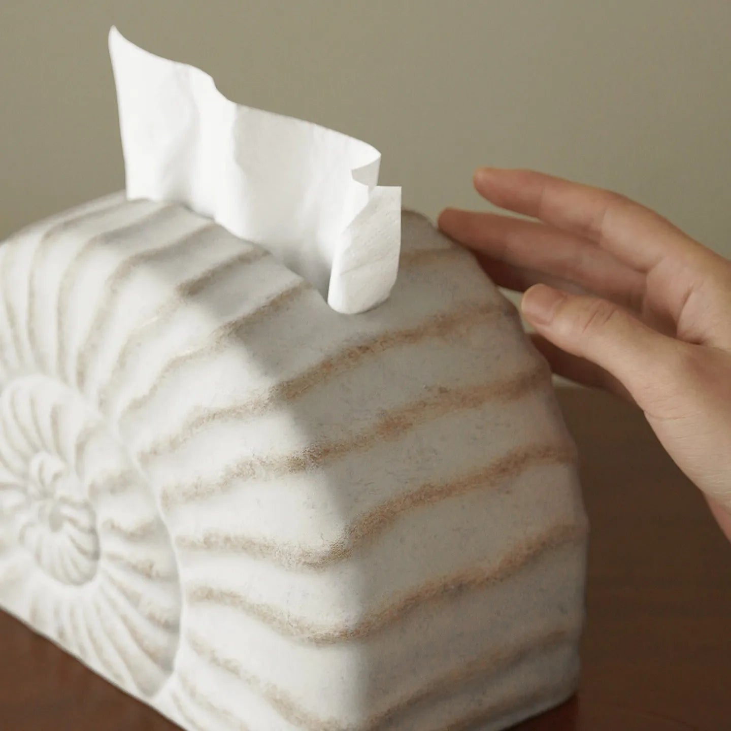 Resin tissue box cover with conch ramble design in modern simplicity style