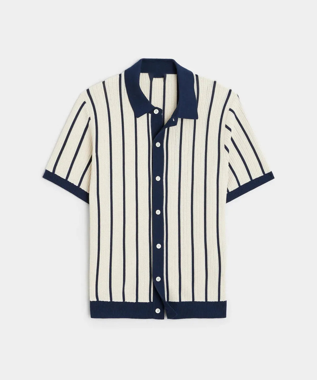 Men's white asymmetrical knitted shirt with lapel collar and short sleeves in British style