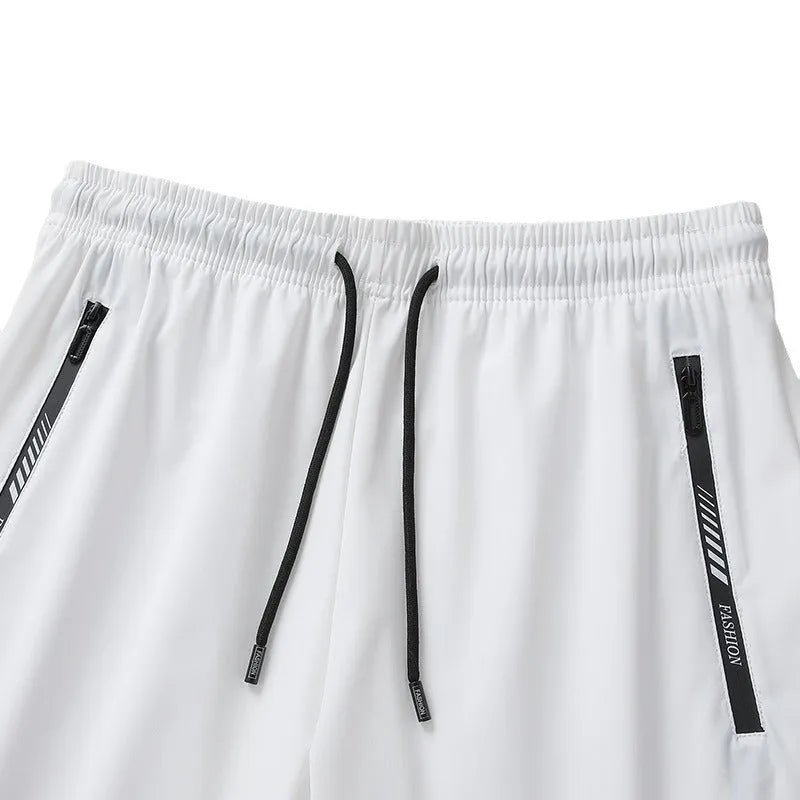 Men's quick-drying nylon sports shorts in loose fit with elastic waistband