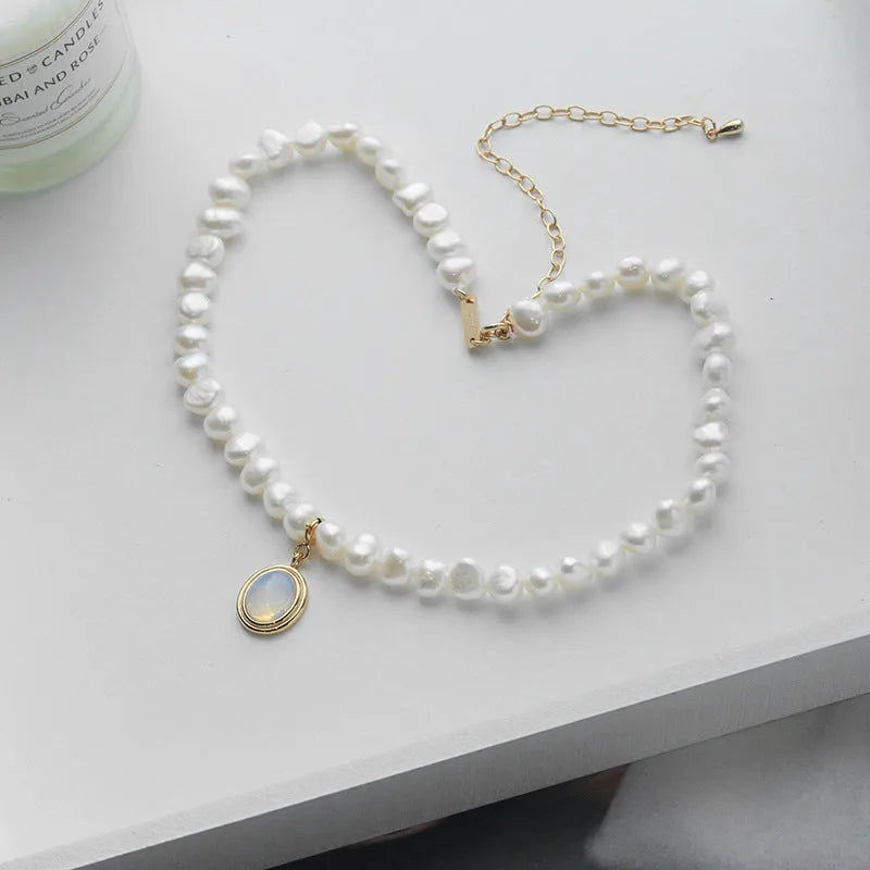 Round medal pearl necklace with geometric silver frame and adjustable chain
