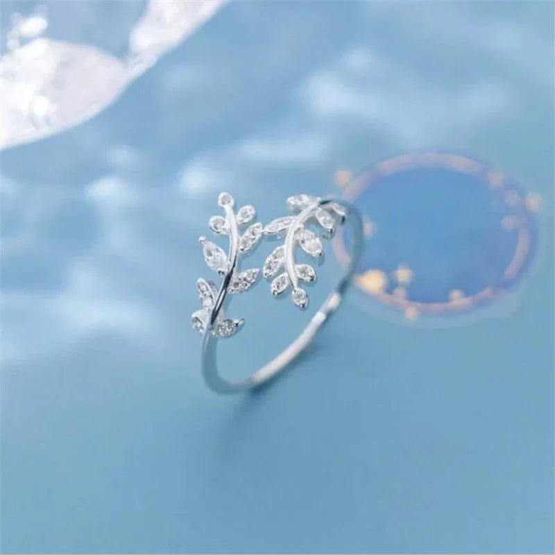 A leaf-shaped geometric copper ring with an electroplated silver or gold finish for women.