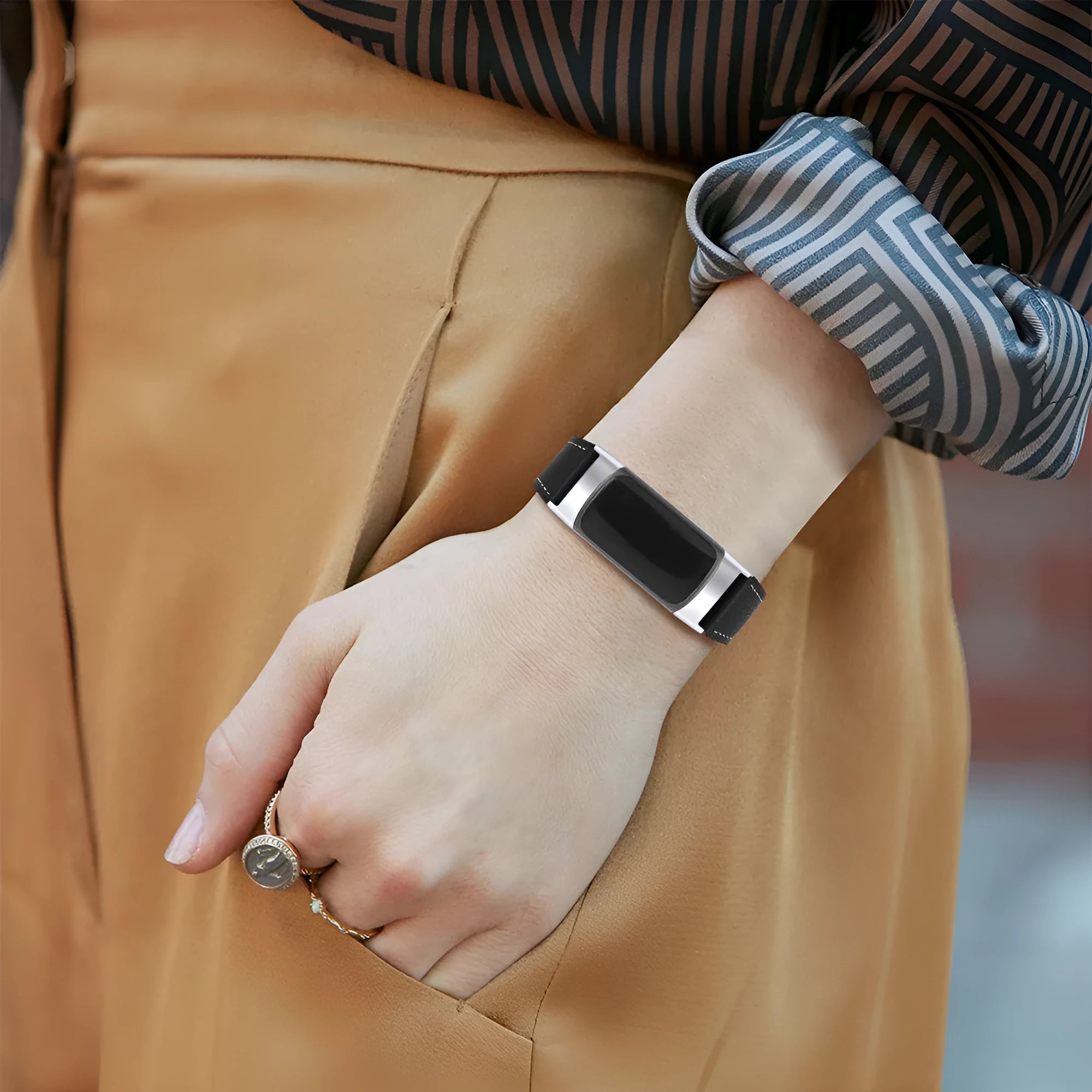 Genuine cowhide leather replacement strap for Fitbit Charge 5 and Charge 6 smartwatches in multiple colours.