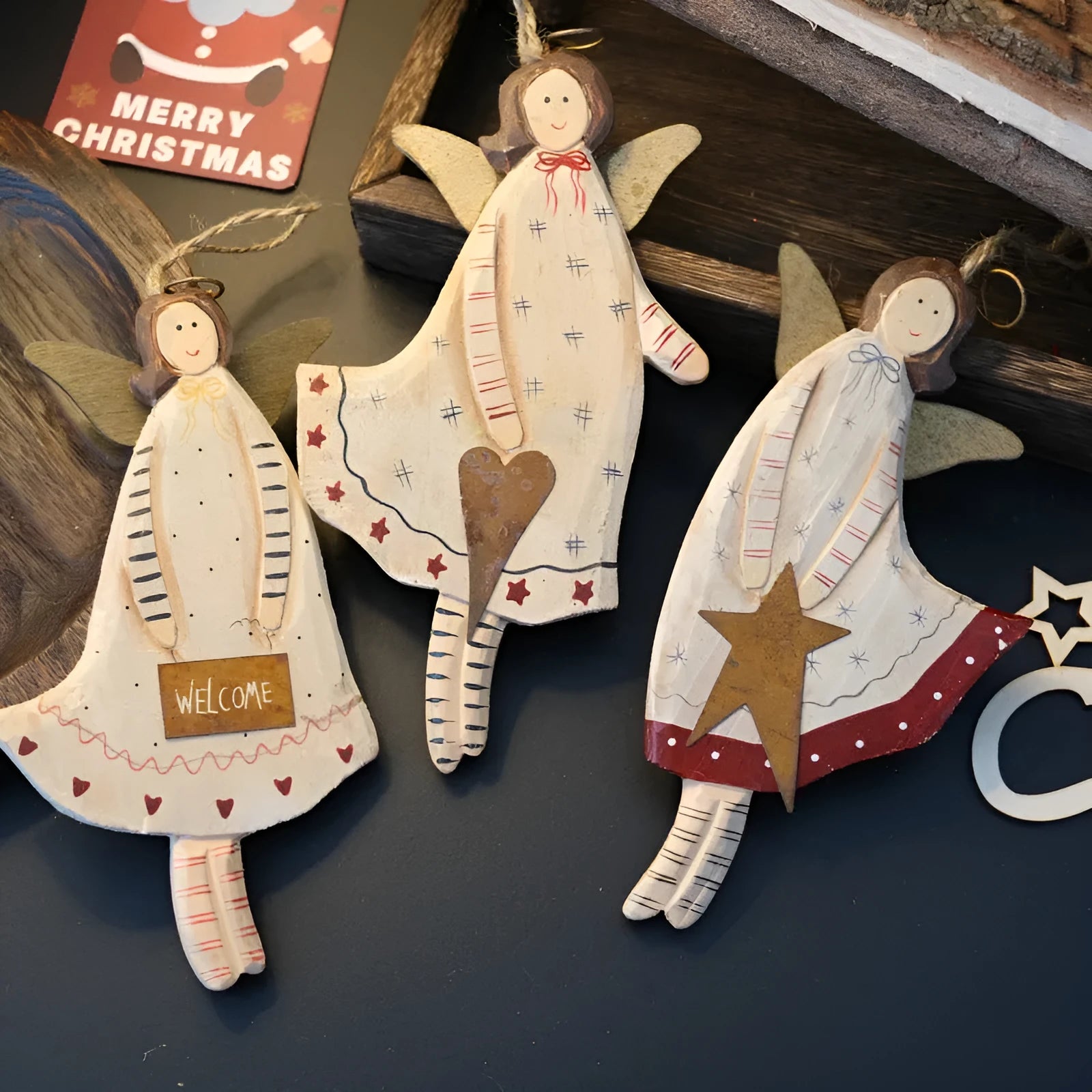 Hand-carved wooden door plate pendant with painted decoration in American country style