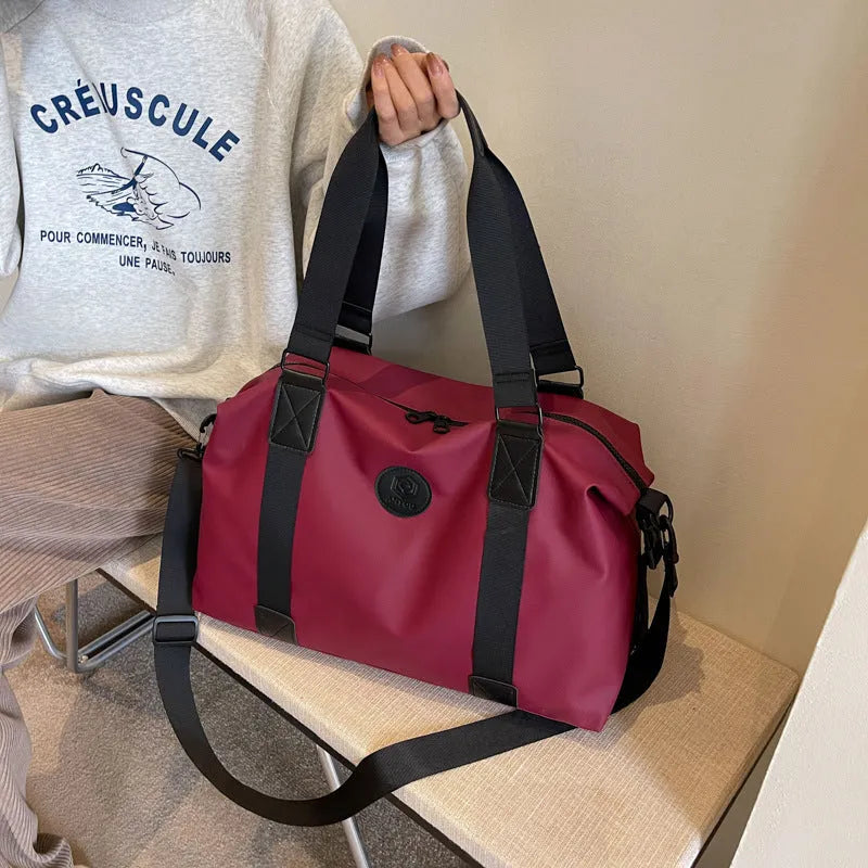 Large capacity waterproof travel bag in Oxford cloth with breathable back panel and multiple colour options