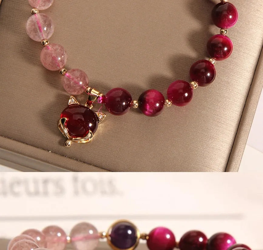 Women's strawberry crystal bracelet with elastic rope measuring 18cm in simple design