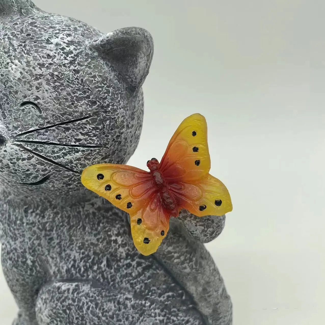 Outdoor solar lamp cute kitten ornament in resin and plastic, size 14x9x21cm