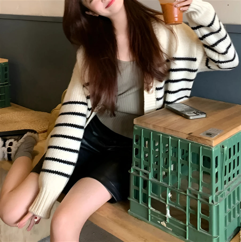 Collar button cardigan in polyester knit with 3D pattern and Japanese Korean casual styling