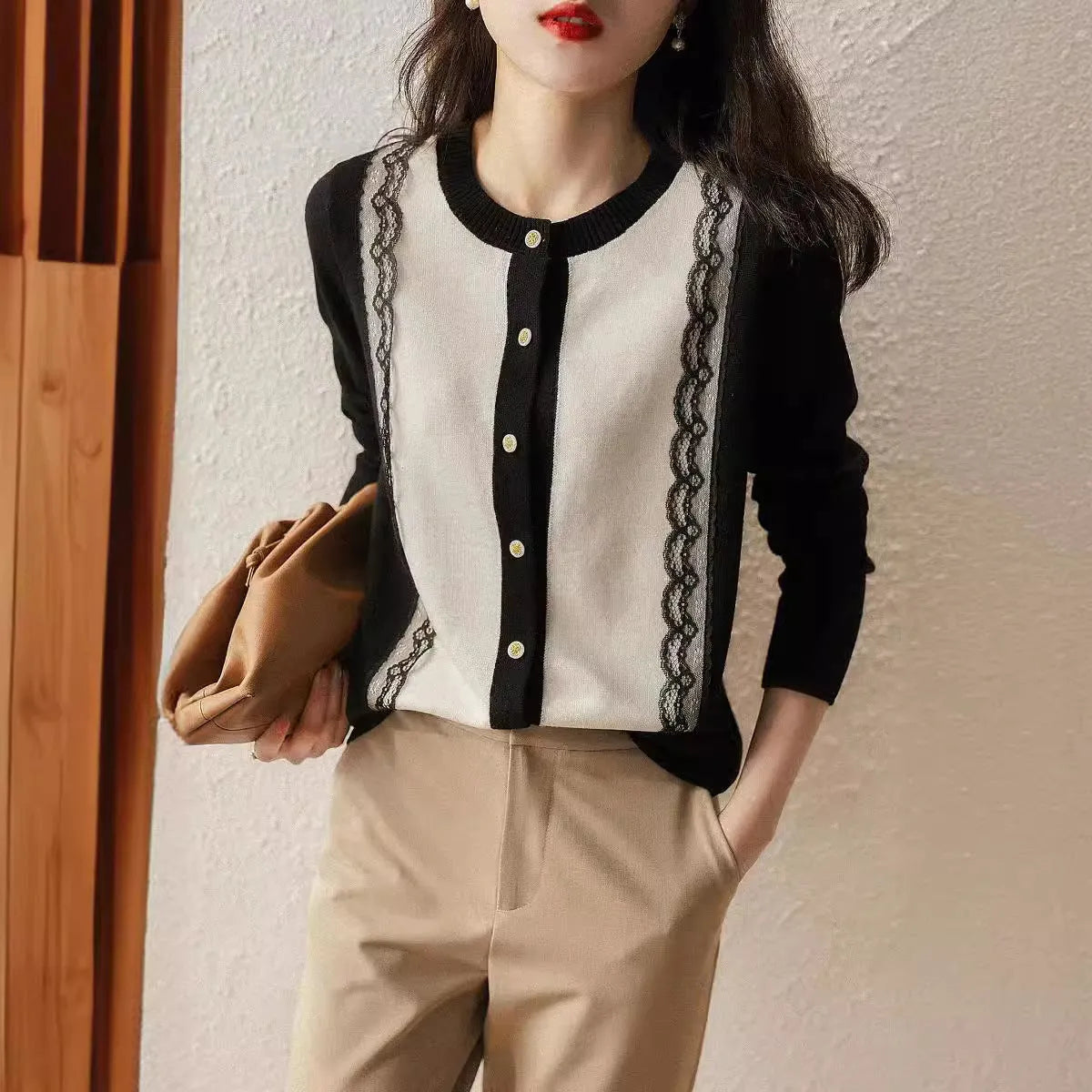 Women's slimming lace patchwork round neck knitted cardigan in picture colour, free size