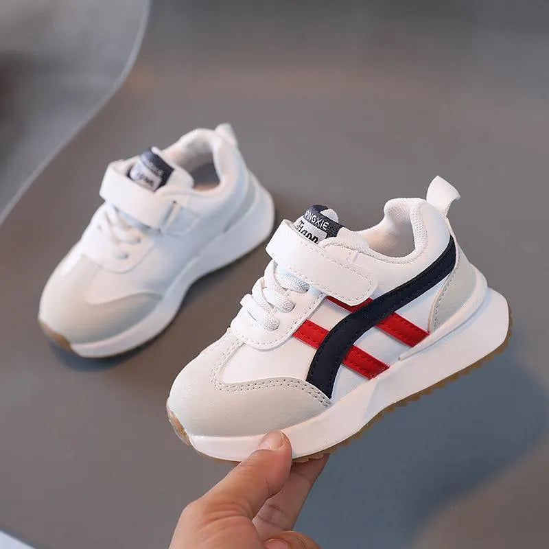 Children's solid-colour Velcro sneaker in beige with a rubber sole and synthetic leather upper.
