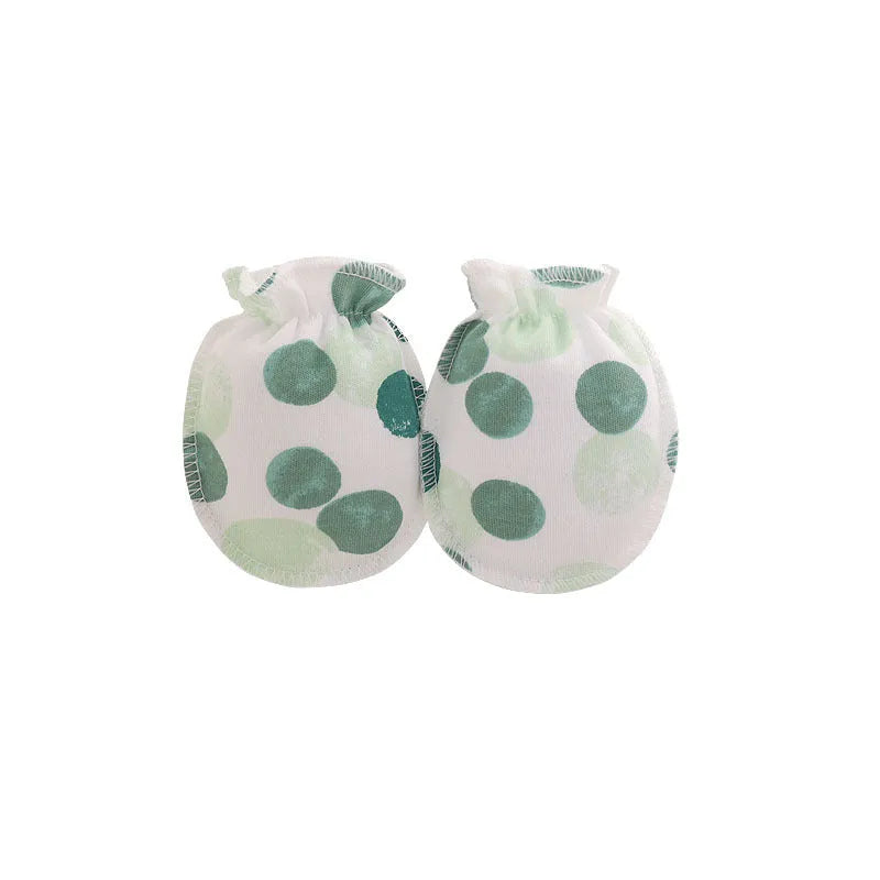 Baby anti-scratch mittens in multiple colours and pure cotton patterns, one pair.