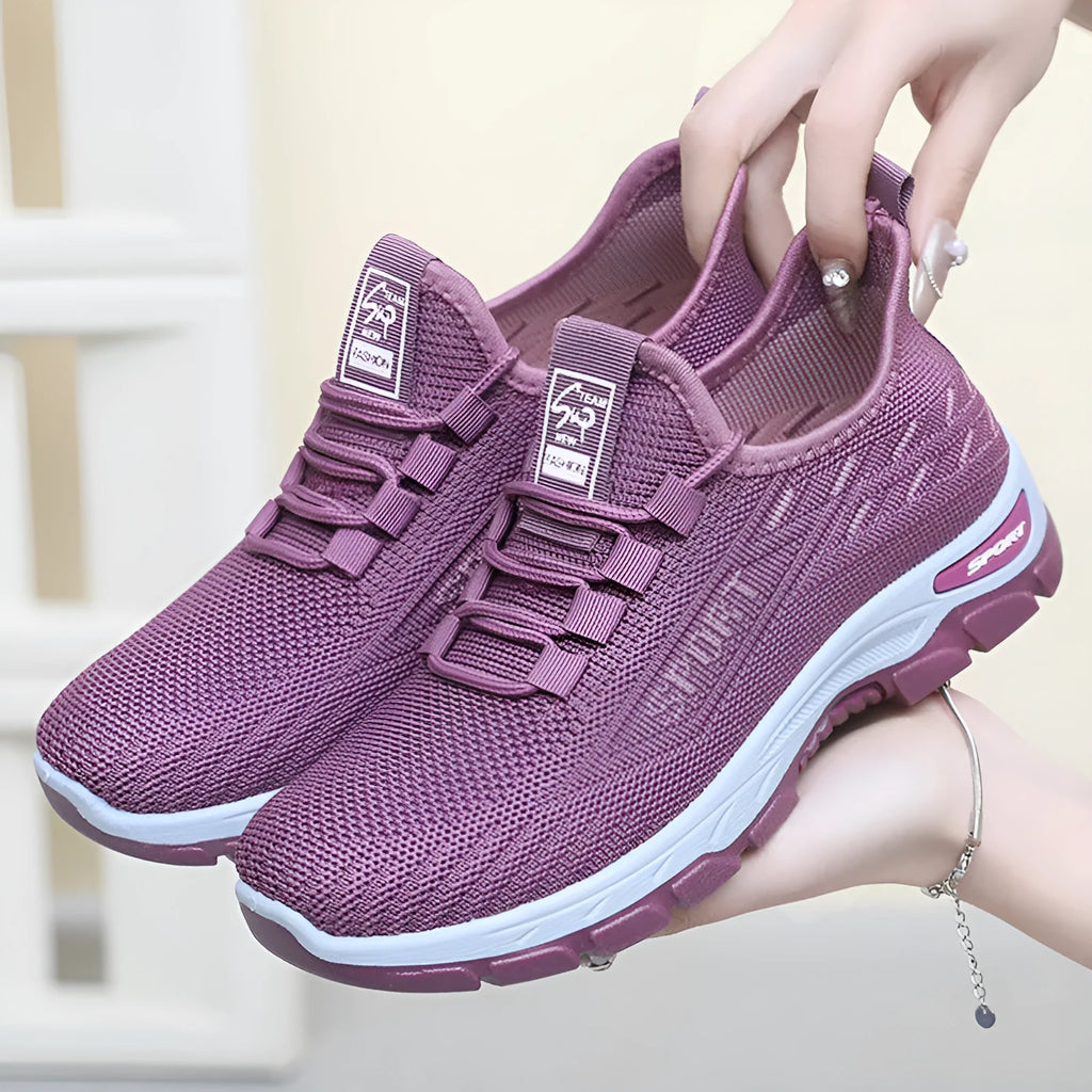 Casual low-top sneakers with PVC soles in various colours for men and women