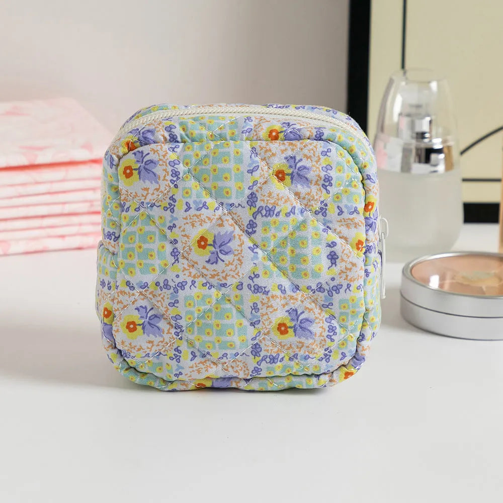 Women's floral polyester key storage bag with breathable fabric and sewing thread detailing