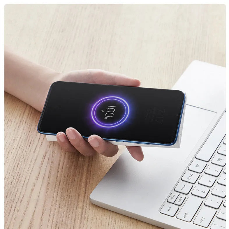 White and black large capacity 10000mAh power bank with USB Type-C port