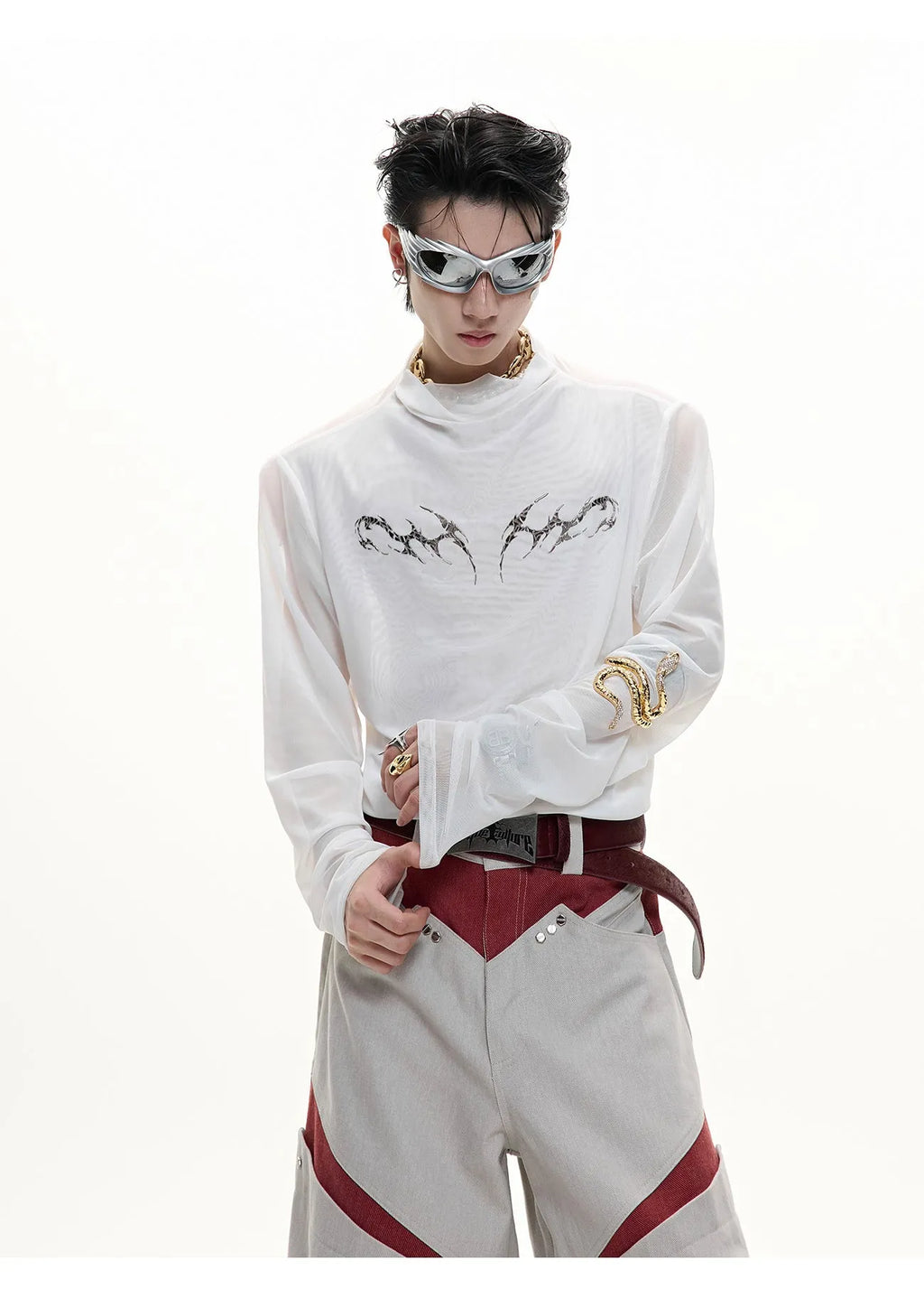 Men's black mesh bottoming shirt with slim fit design and long sleeves showing cooling fabric construction