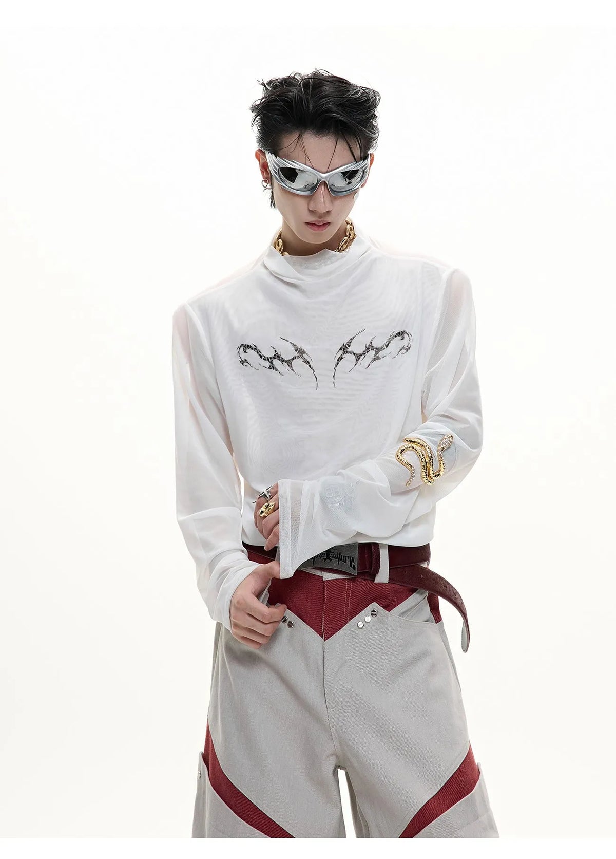 Men's black mesh bottoming shirt with slim fit design and long sleeves showing cooling fabric construction