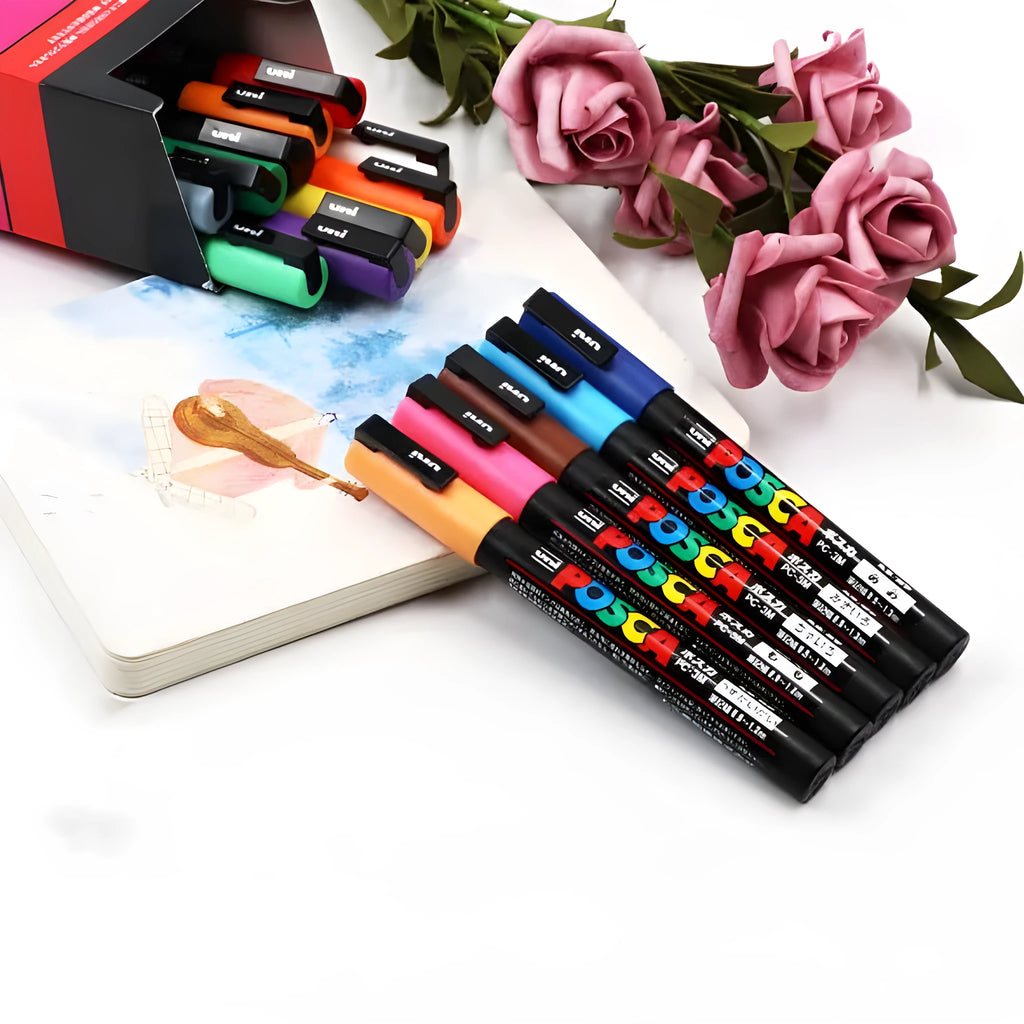 Set of 8 coloured acrylic doodle pens with plastic casing and 0.9-1.3mm tips