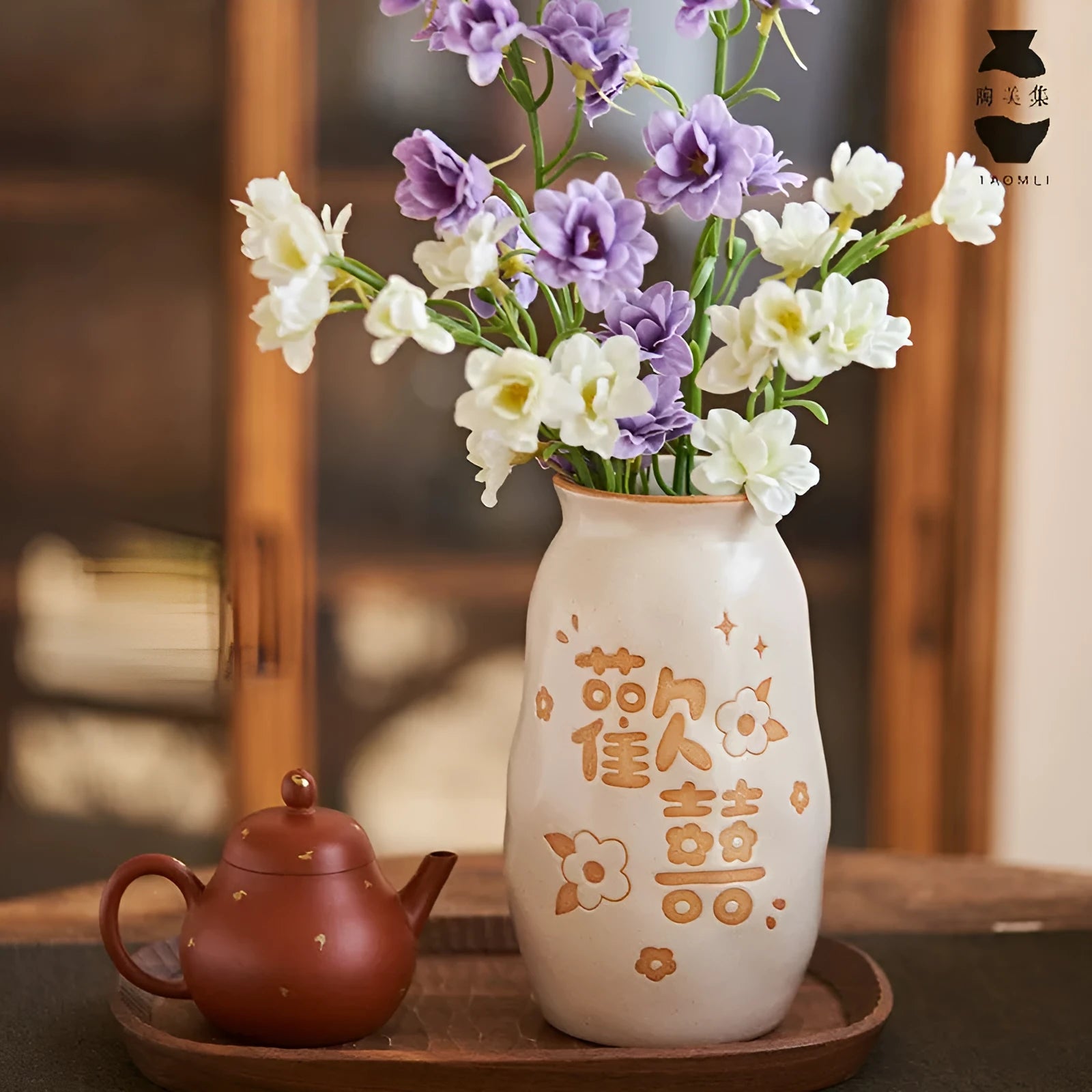 Chinese style hand-painted ceramic joy vase with traditional motifs on 8 cm base