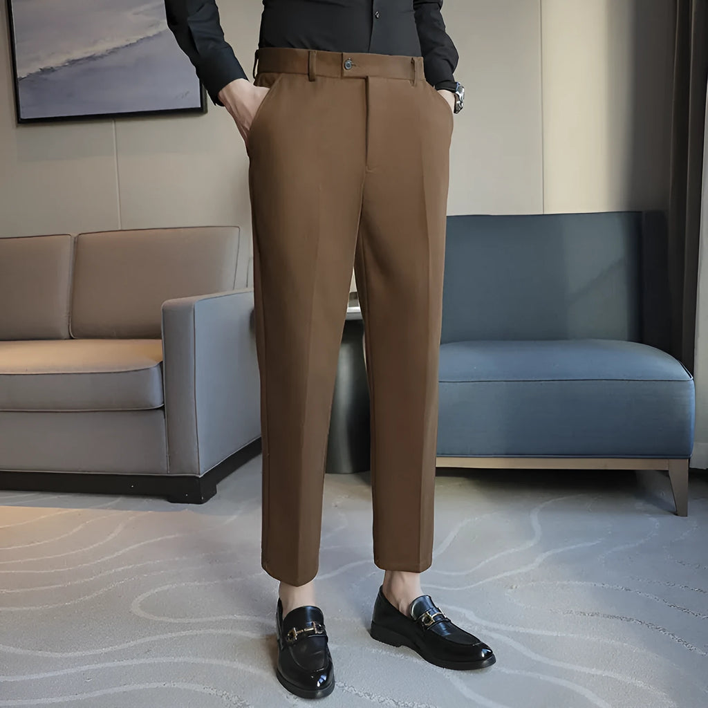 Men's straight fit corduroy trousers in Retro Brown colour with elastic waistband.