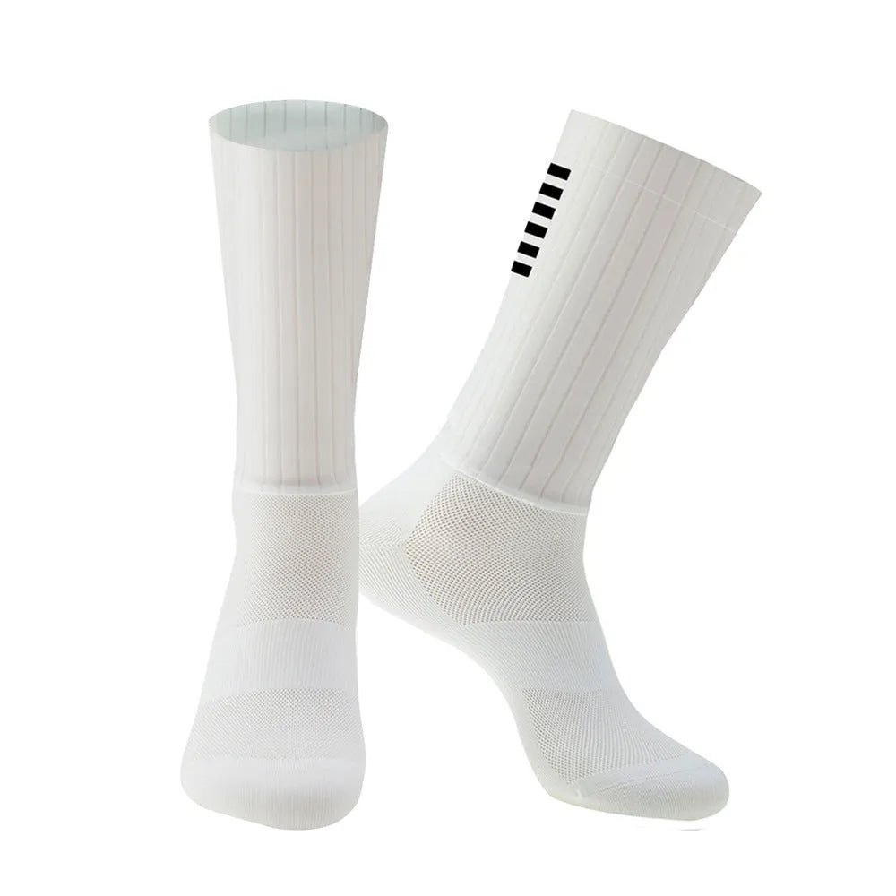 Athletic socks for cycling and running in chemical fibre blend fabric with moisture-wicking properties