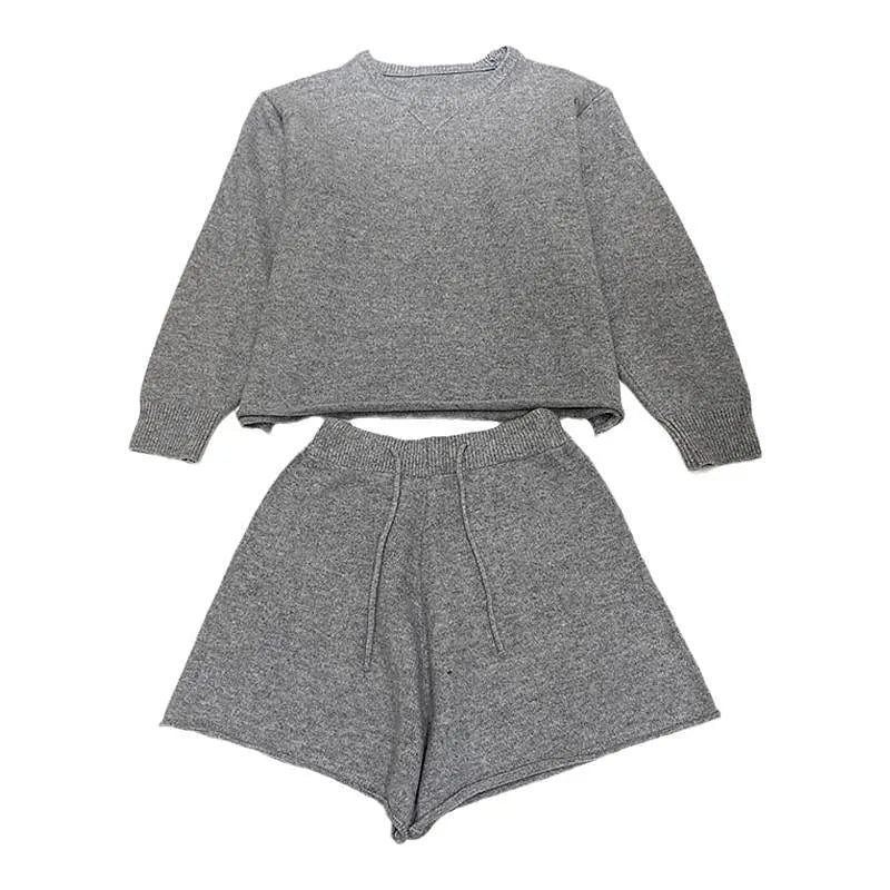 Women's loose-fitting knitted long sleeve sweater and wide-leg shorts two-piece set in oatmeal colour