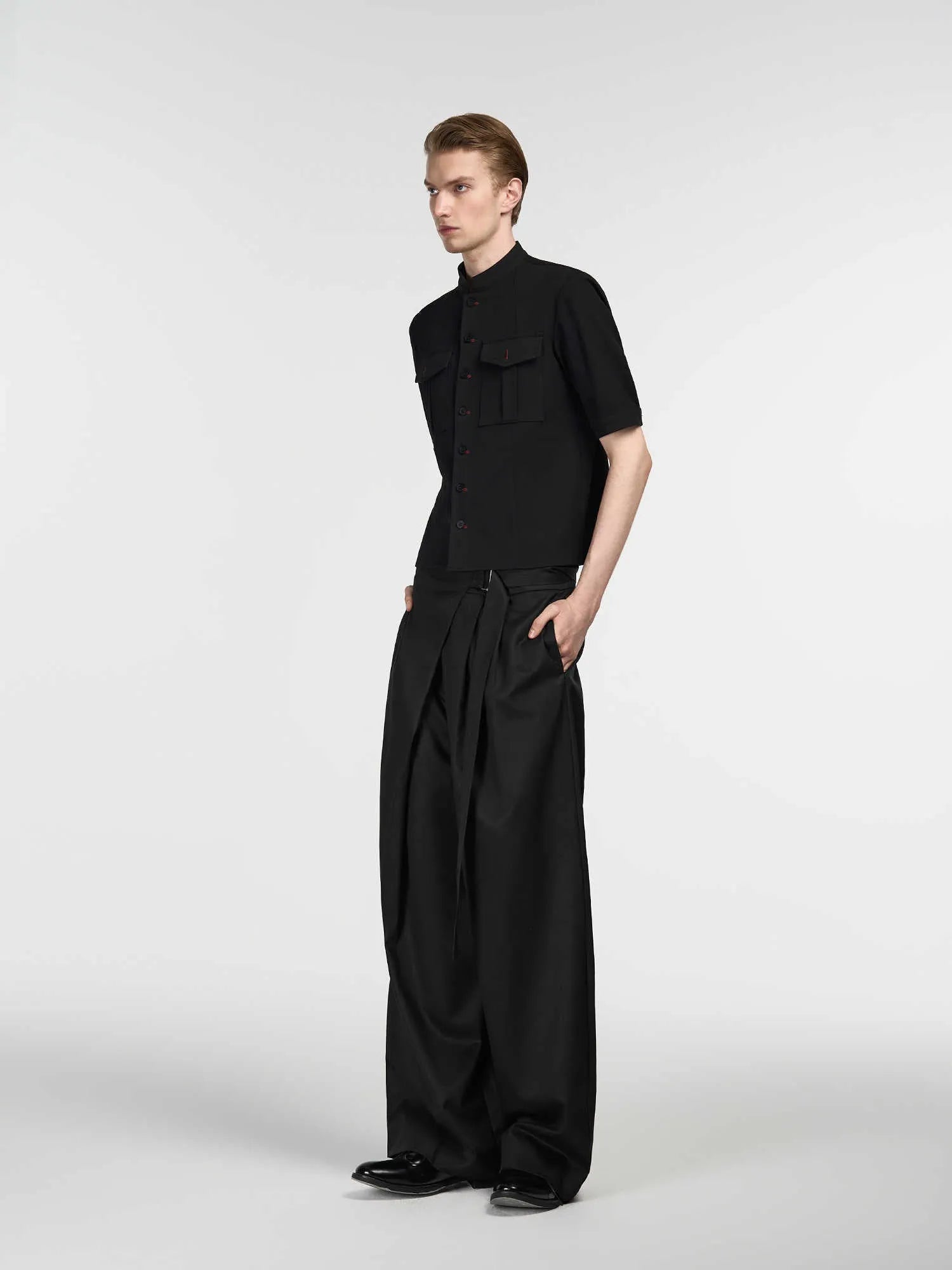Black straight-leg trousers with adjustable waist and single pleat detail in Tencel cotton fabric