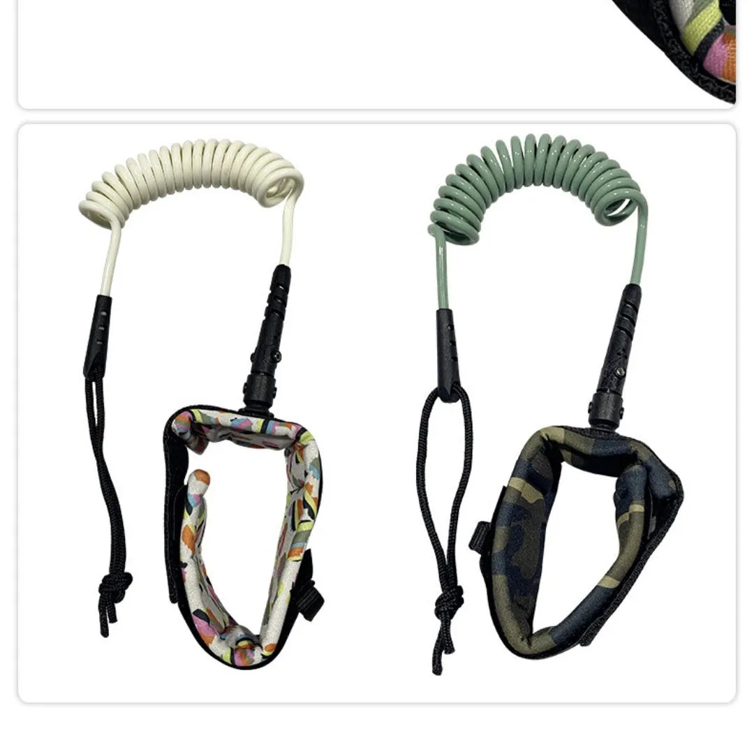 A single coil of coloured surfboard leash rope with high elasticity, rated for 50kg maximum tension.