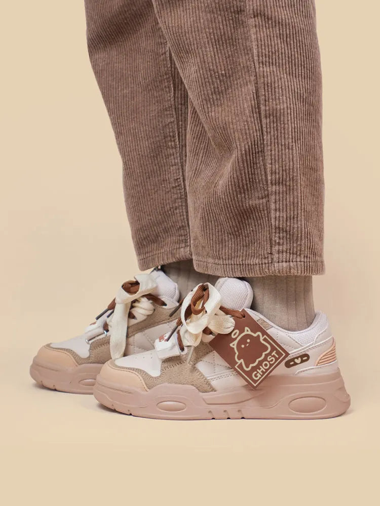 White women's lace-up board shoes with flat heel, microfibre upper, cloth lining and thick composite sole