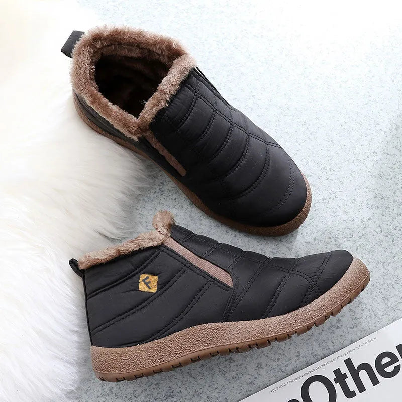 Winter men's cotton high-top shoes with fleece lining in black, suitable for hard ground