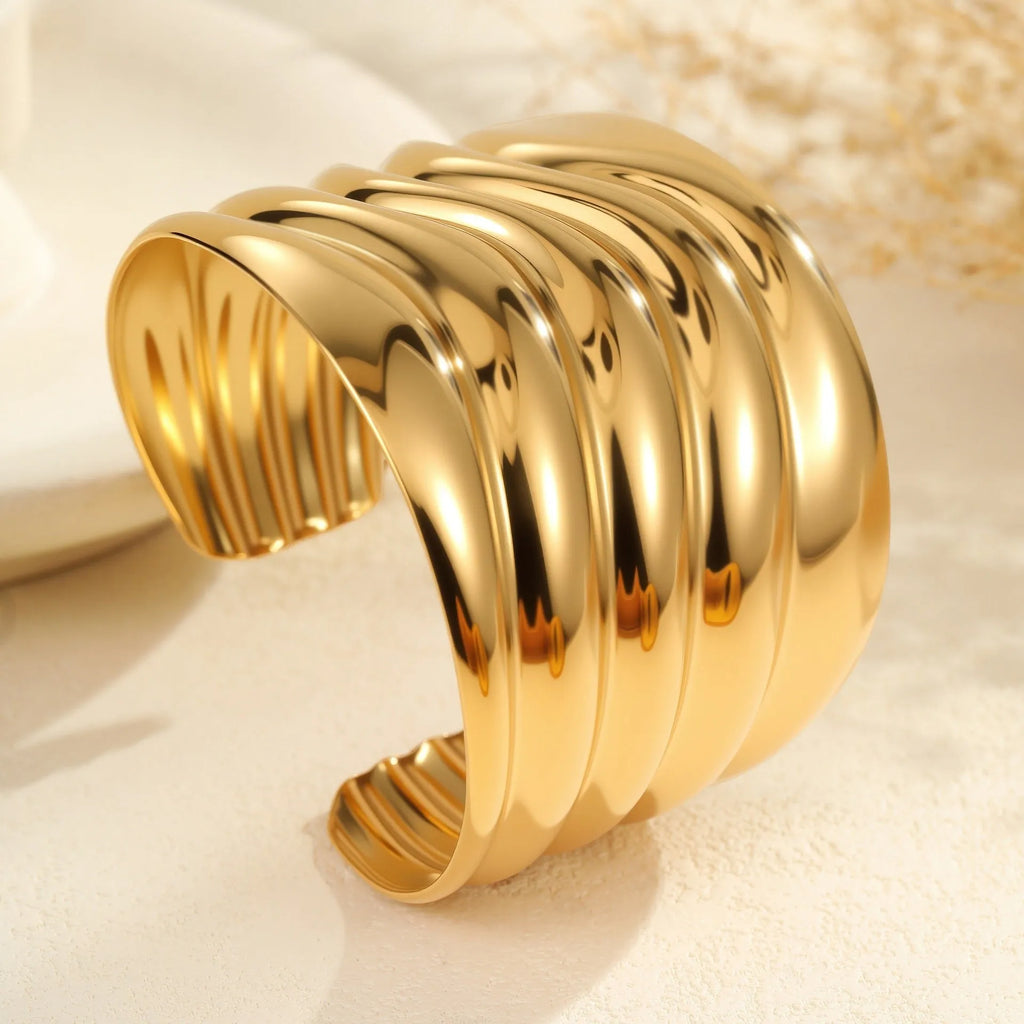 Women's stainless steel bracelet with 18K gold plating in geometric wave design