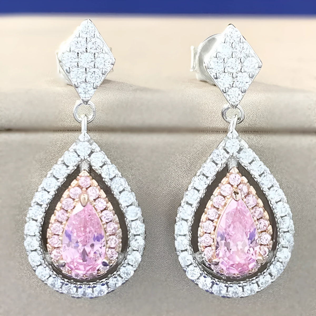 Geometric Xiangyun earrings in E191 colour with stated 925 silver purity, unisex sweet style pair