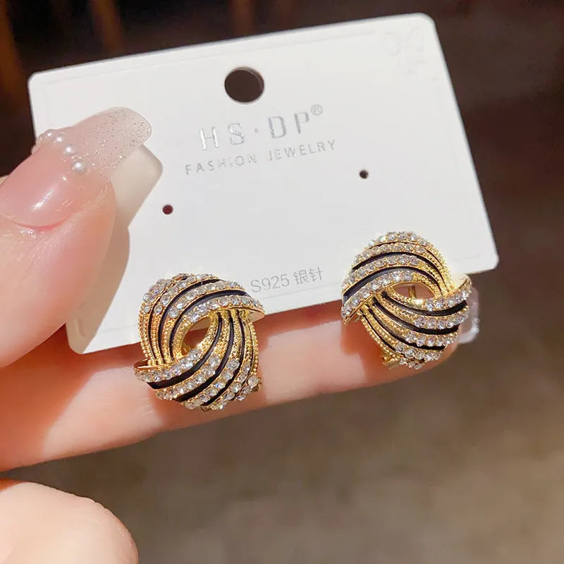 Super-flashing rhinestone ear studs with thick real gold plating on copper in a geometric ring style