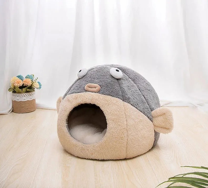 Balloonfish-shaped plush pet mat cushion for small dogs and cats, available in three sizes