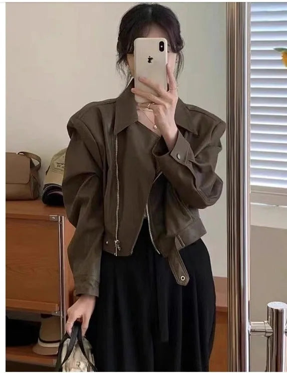 Women's brown retro slim fit leather jacket with regular sleeves and pocket details