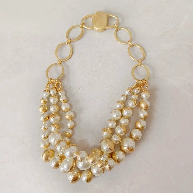 Women's imitation pearl necklace with magnetic snap, mother pearl shell pendant, two-ring 45cm option shown on model