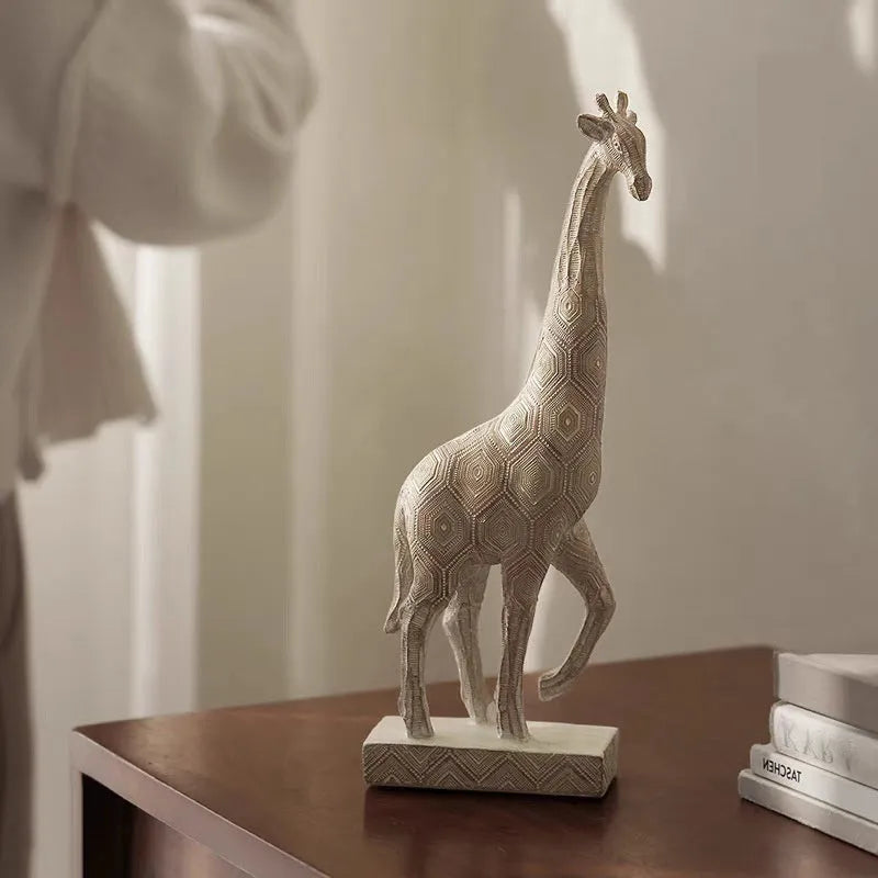 Wood colour giraffe resin ornament with European styling for home decoration