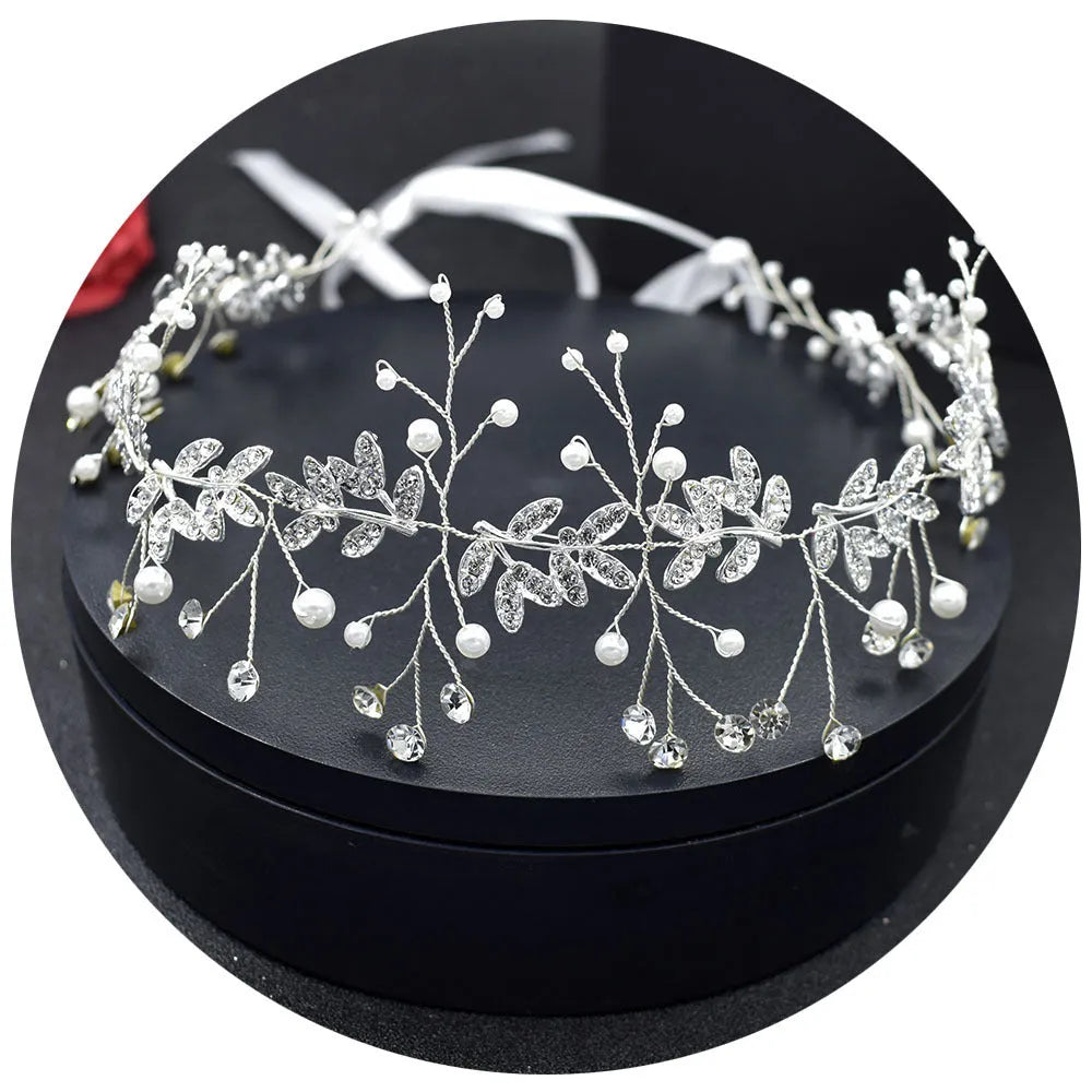Bridal hair band with rhinestone accents on a wave-shaped alloy frame in silver and gold colours