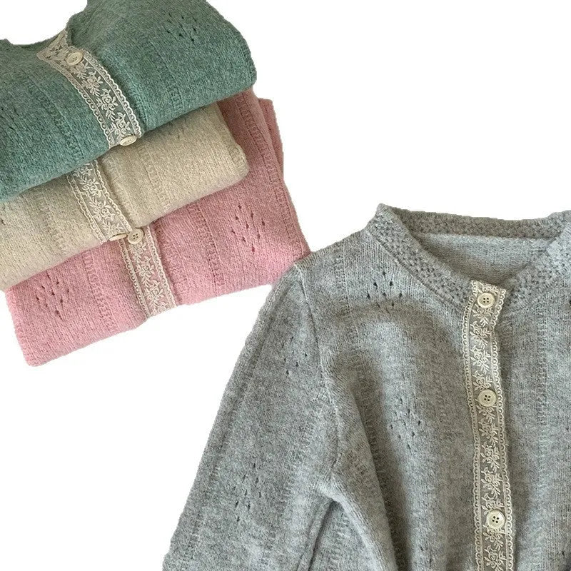 Loose-fitting retro style knitted cardigan coat in light grey colour