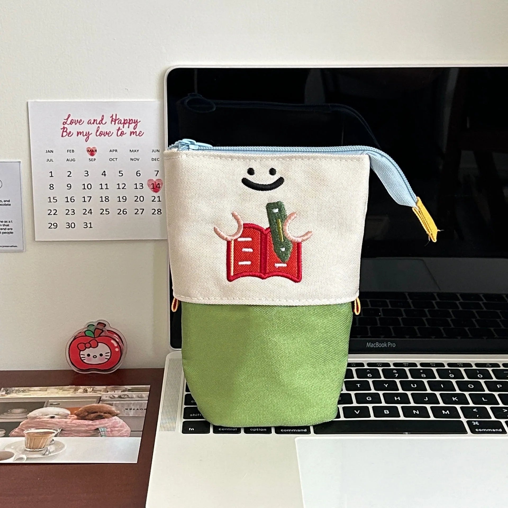 Brown Korean-style cartoon pencil case with Oxford fabric and collapsible design measuring 17x14cm