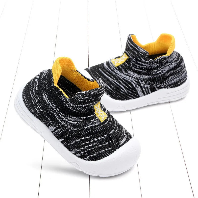 Spring children's soft sole walking shoes non-slip breathable low top in black blue red sizes 15-19