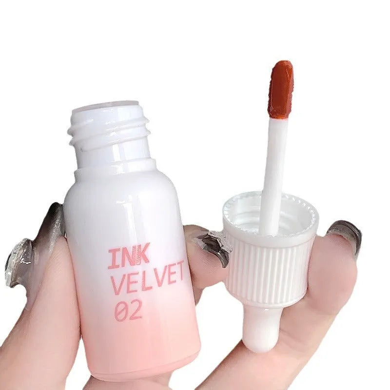 Mirror Lip Lacquer in four sheer shade options with non-stick finish, 3.5g content