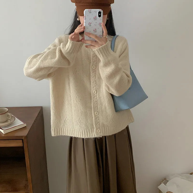 Loose-fitting retro style knitted cardigan coat in light grey colour