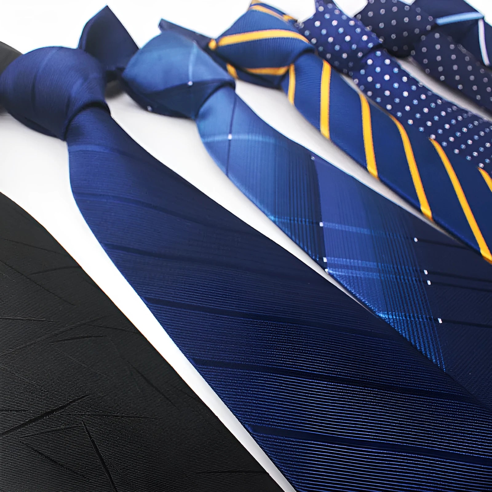 8cm wide polyester jacquard striped business tie in arrow shape for formal occasions