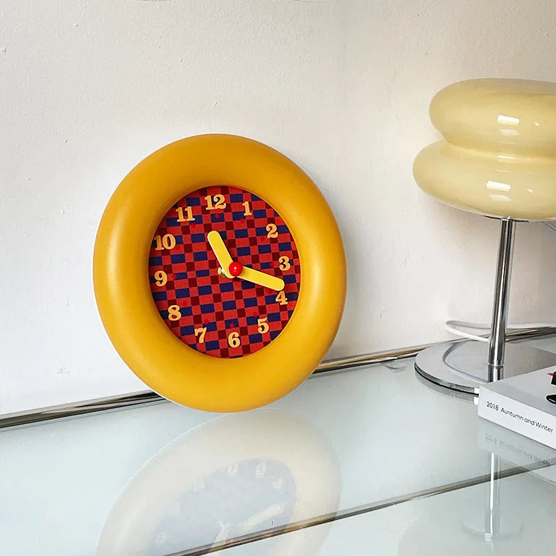 Simple modern wall clock 25cm diameter with pendulum in Nordic style for living room