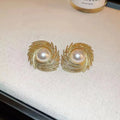 Pearl-coloured flower-shaped women's earrings with irregular decorative elements on electroplated alloy